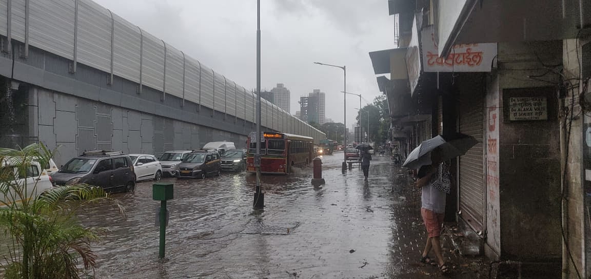 <div class="paragraphs"><p>Water logging in Dadar area of Mumbai. (Source: BloombergQuint)</p></div>