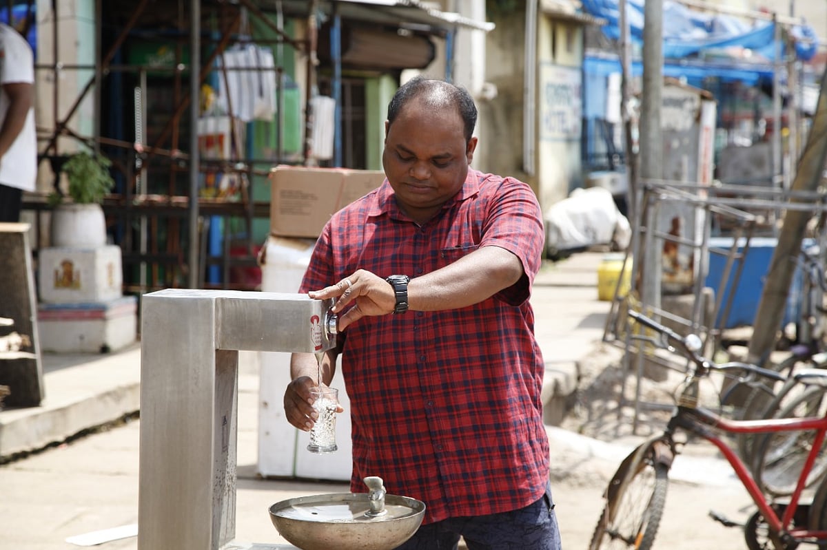 <div class="paragraphs"><p>A man pours water from one of the many public drinking fountains installed in Puri. (Source: Odisha Government)</p></div>