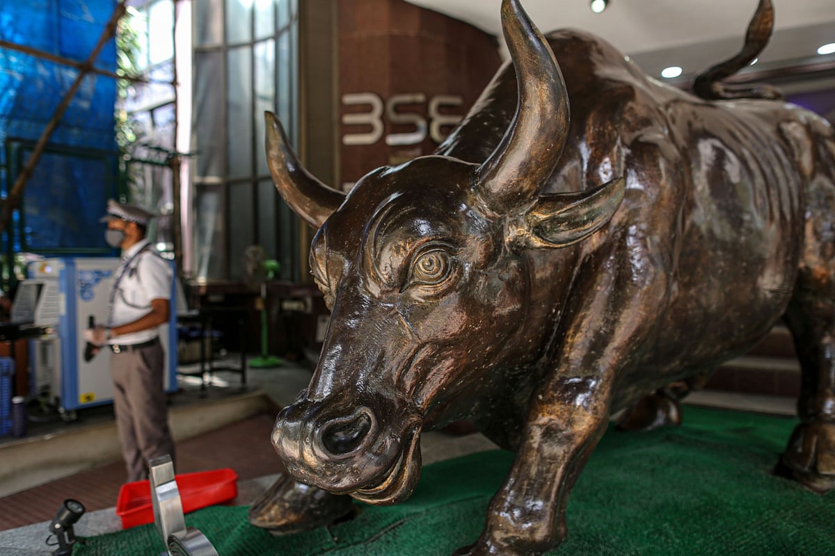 <div class="paragraphs"><p>A bronze bull statue stands at the entrance to the Bombay Stock Exchange building in Mumbai. (Photographer: Dhiraj Singh/Bloomberg)</p></div>