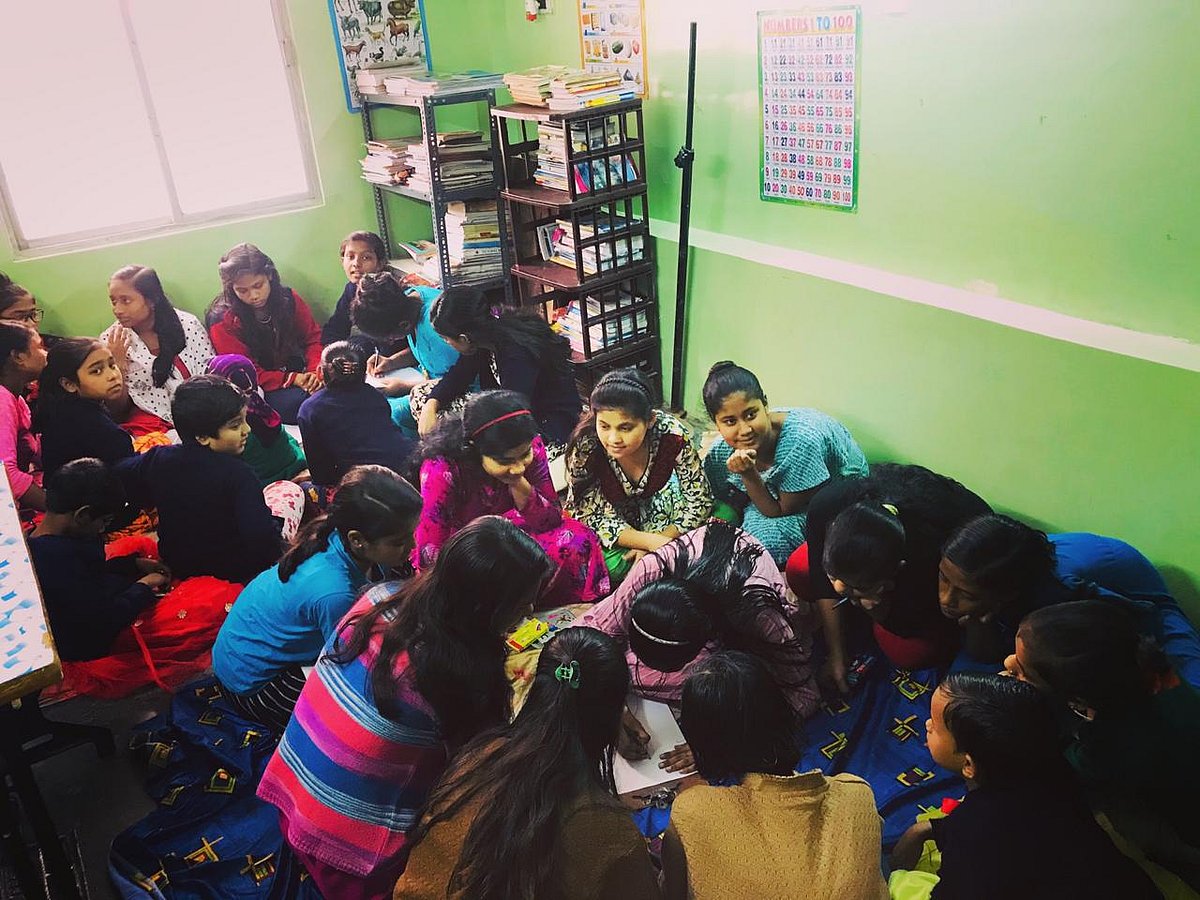 <div class="paragraphs"><p>A Rangeen Khidki workshop with the Bhoruka Public Welfare Trust.&nbsp;(Photograph:&nbsp;Rangeen Khidki Foundation)</p></div>