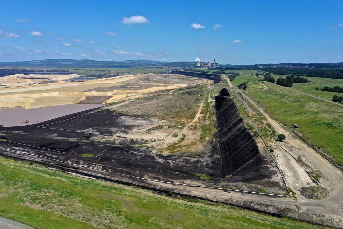 <div class="paragraphs"><p>An open coal mine in the Latrobe Valley, Australia, on Oct. 26, 2021. (Photographer: Carla Gottgens/Bloomberg)</p></div>