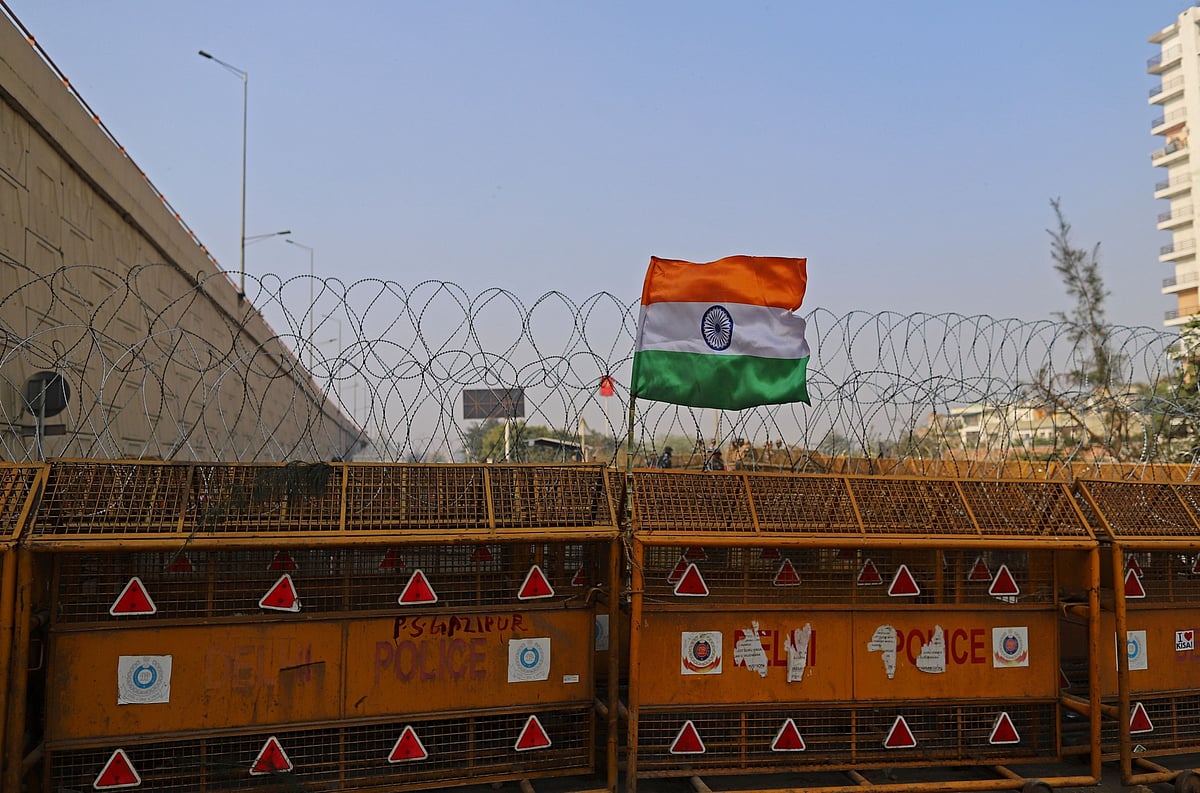 <div class="paragraphs"><p>An Indian flag, placed by protesting farmers, flies on barricades  at a highway in Ghazipur on the outskirts of New Delhi, on Feb. 6, 2021. (Photographer: Anindito Mukherjee/Bloomberg)</p></div>