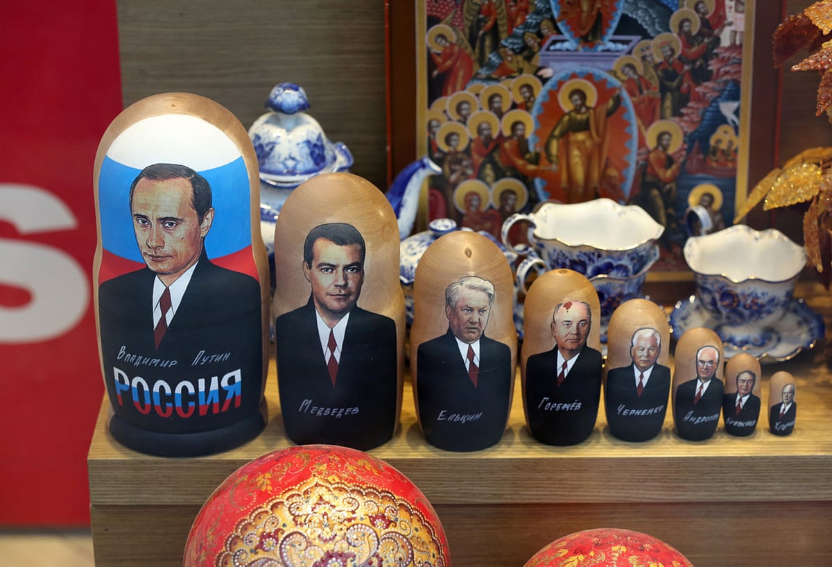 <div class="paragraphs"><p>Wooden matryoshka dolls featuring Russian political leaders Vladimir Putin, Dmitry Medvedev, Boris Yeltsin, Mikhail Gorbachev, Konstantin Chernenko, Leonid Brezhnev and Nikita Khrushchev, at a souvenir store in Moscow. (Photographer: Andrey Rudakov/Bloomberg)</p></div>