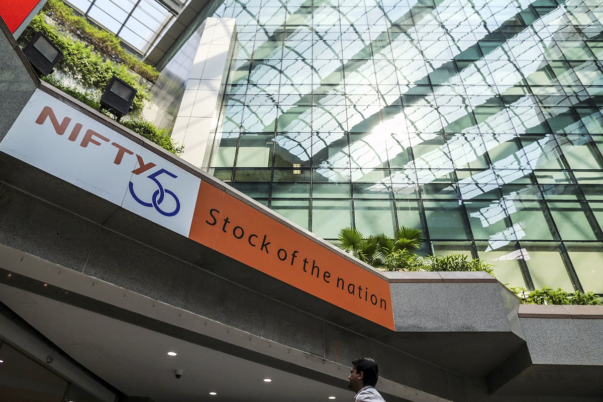 <div class="paragraphs"><p>Employees enter the National Stock Exchange of India Ltd. (NSE) building in Mumbai, India.[Photographer: Dhiraj Singh/Bloomberg]</p></div>