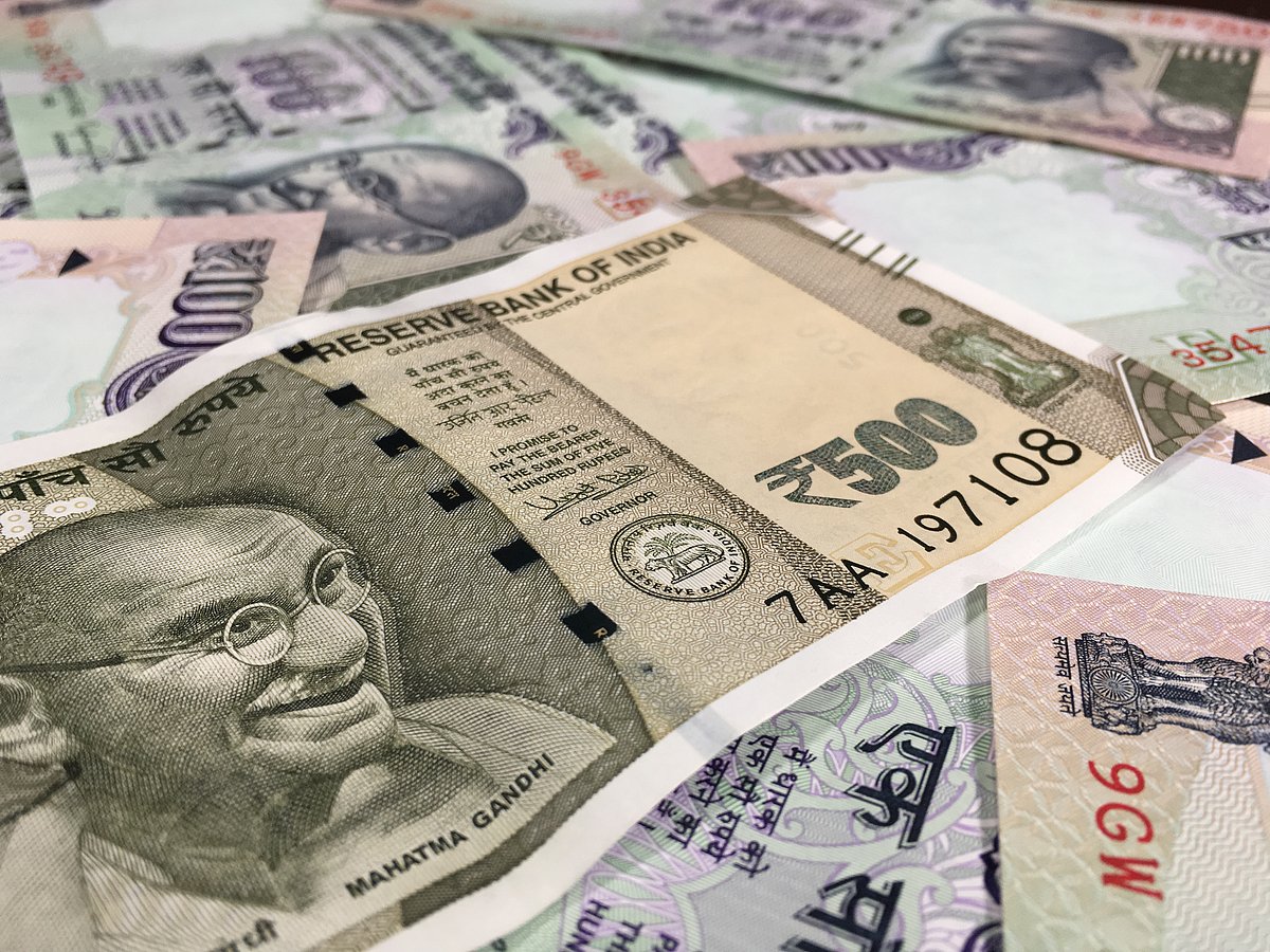 <div class="paragraphs"><p>Foreign institutional investors stayed net buyers in the stock futures, index options, while they became net sellers in cash market and index futures, and in the stock options on Thursday.</p><p>Indian currency notes arranged for photograph. (Source: NDTV Profit)</p></div>