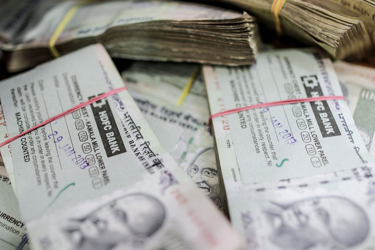 <div class="paragraphs"><p>Bundles of Rs 100 notes at an HDFC Bank Ltd. bank branch in Mumbai, India, on Friday, Feb. 1, 2013. HDFC Bank, India’s second-largest lender by market value, is seeking to expand in the rural market of the world’s second-most populated nation to bolster profits as competition in its cities intensifies. Photographer: Dhiraj Singh/Bloomberg</p></div><div class="paragraphs"><p><br></p></div>