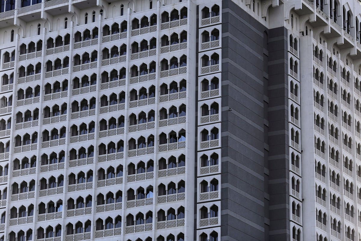 <div class="paragraphs"><p>The Taj Mahal Palace hotel stands in Mumbai, India. [Photographer: Dhiraj Singh/Bloomberg]</p></div>