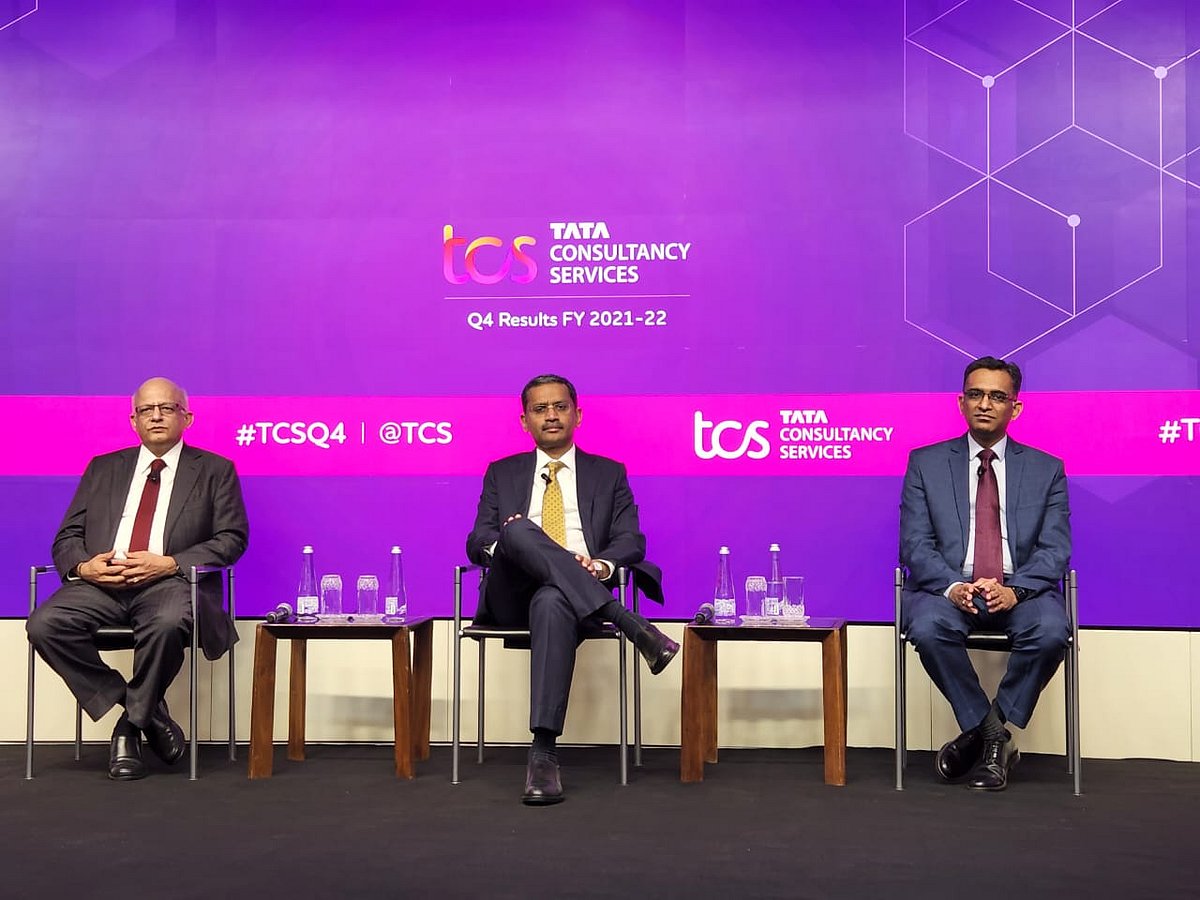 <div class="paragraphs"><p>TCS COO N Ganapathy Subramaniam, CEO Rajesh Gopinathanand and CFO Sameer Seksaria [Photo credits: [BloombergQuint]</p></div>