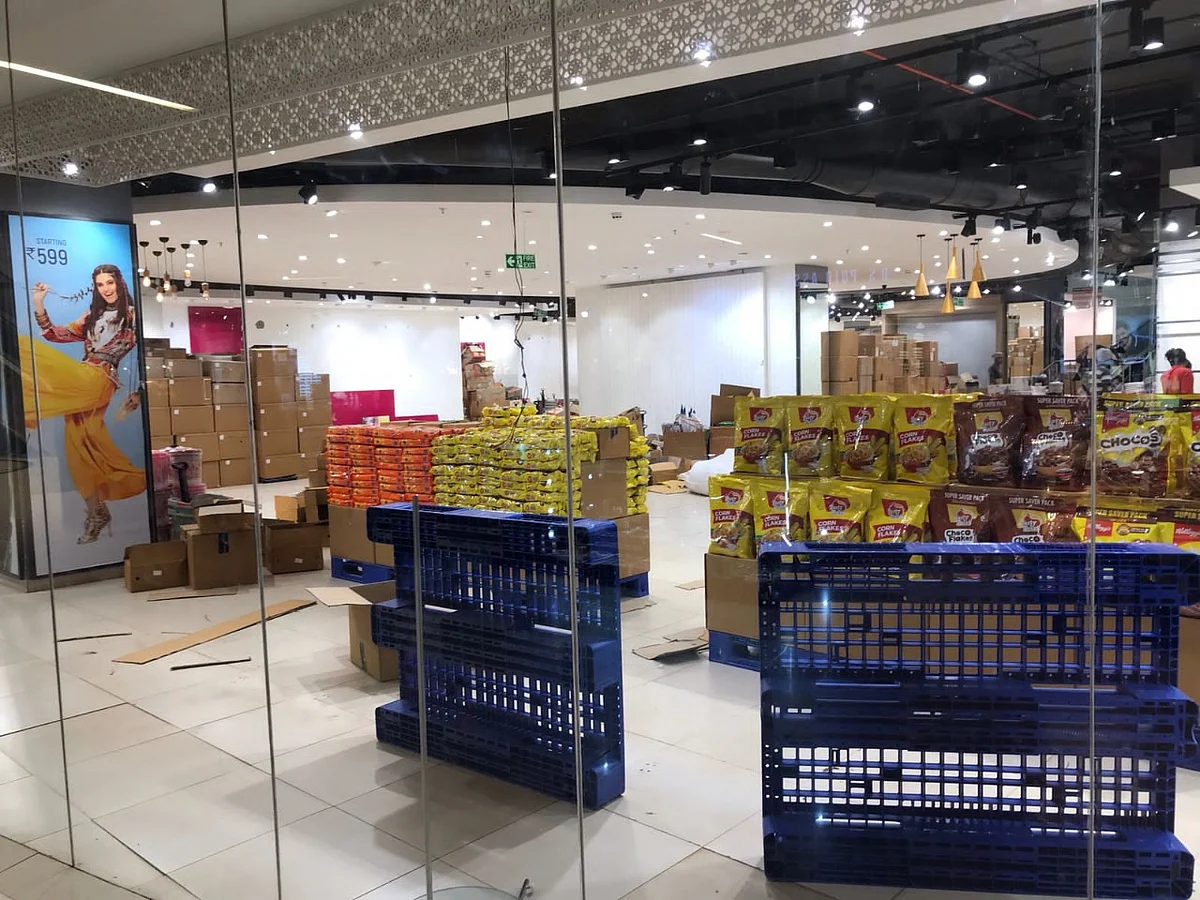 <div class="paragraphs"><p>A Big Bazaar outlet being cleared out, in Porvorim, Goa, on March 17, 2022. (Photo: Kaushik Vaidya/BQ)</p></div>