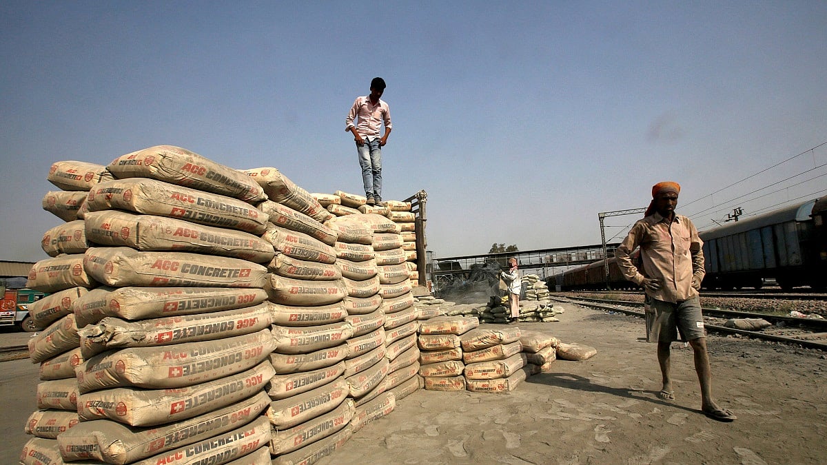 <div class="paragraphs"><p>Labourers stand after unloading cement bags from a freight train at Ghaziabad railway station on the outskirts of New Delhi. (Photo: Adnan Abidi/Reuters)</p></div>