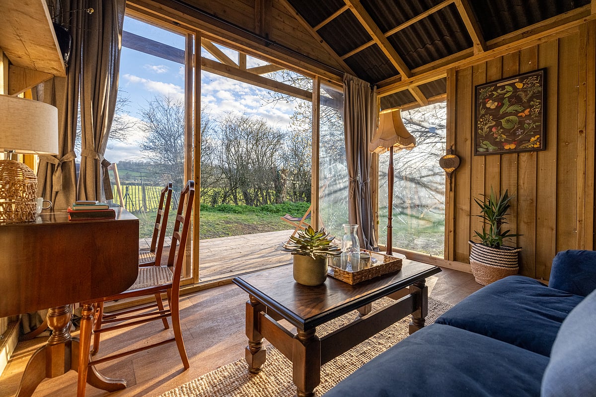 Indian Hospitality Q1 Results Preview - 'Buy' Lemon Tree, 'Reduce' EIH Lists Yes Securities Among Others