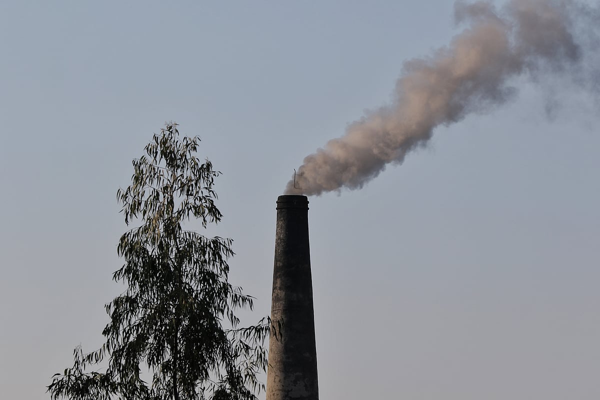 <div class="paragraphs"><p>Smoke rises from the chimney of a brick kiln on the outskirts of Jammu City, Jammu and Kashmir, India. (Source: Nasir Kachroo/NurPhoto/ Reuters)<br></p></div>