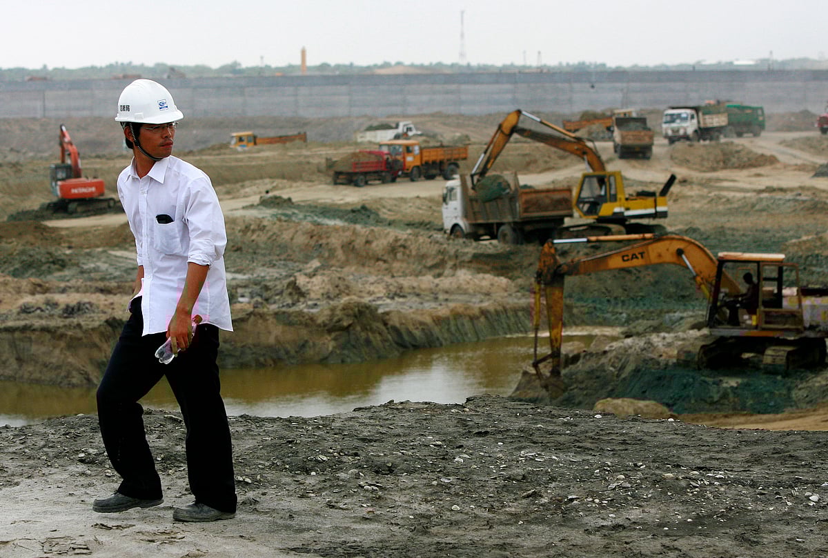<div class="paragraphs"><p>A Chinese engineer at the construction site for the deep water shipping port in Hambantota, on March 24, 2010. (REUTERS/Andrew Caballero-Reynolds)</p></div>