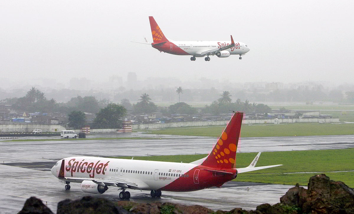 <div class="paragraphs"><p>India's SpiceJet aircraft prepares for landing and take-off at the airport in Mumbai. (Photo: Punit Paranjpe/Reuters)</p></div>