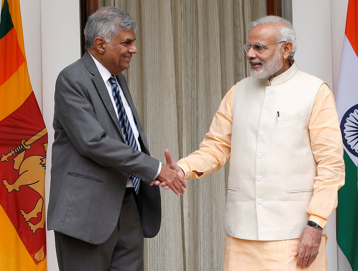 <div class="paragraphs"><p>Ranil Wickremesinghe shakes hands with Narendra Modi, in New Delhi, on Oct. 5, 2016. (REUTERS/Altaf Hussain)</p></div>