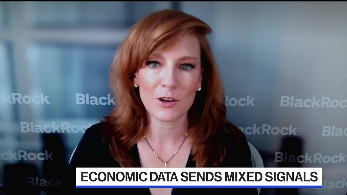 Kate Moore, BlackRock’s global allocation head of thematic strategy, says there isn’t enough clear economic information to take new risks so investors are “sitting on their hands.” She speaks with Jonathan Ferro on “Bloomberg The Open.”Source: Bloomberg