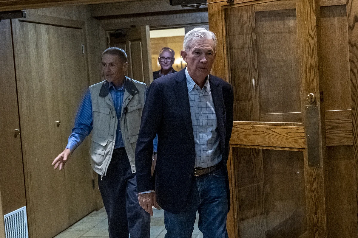 Powell leaves the reception dinner at the Jackson Hole economic symposium in Wyoming, on Aug. 25.Photographer: David Paul Morris/Bloomberg