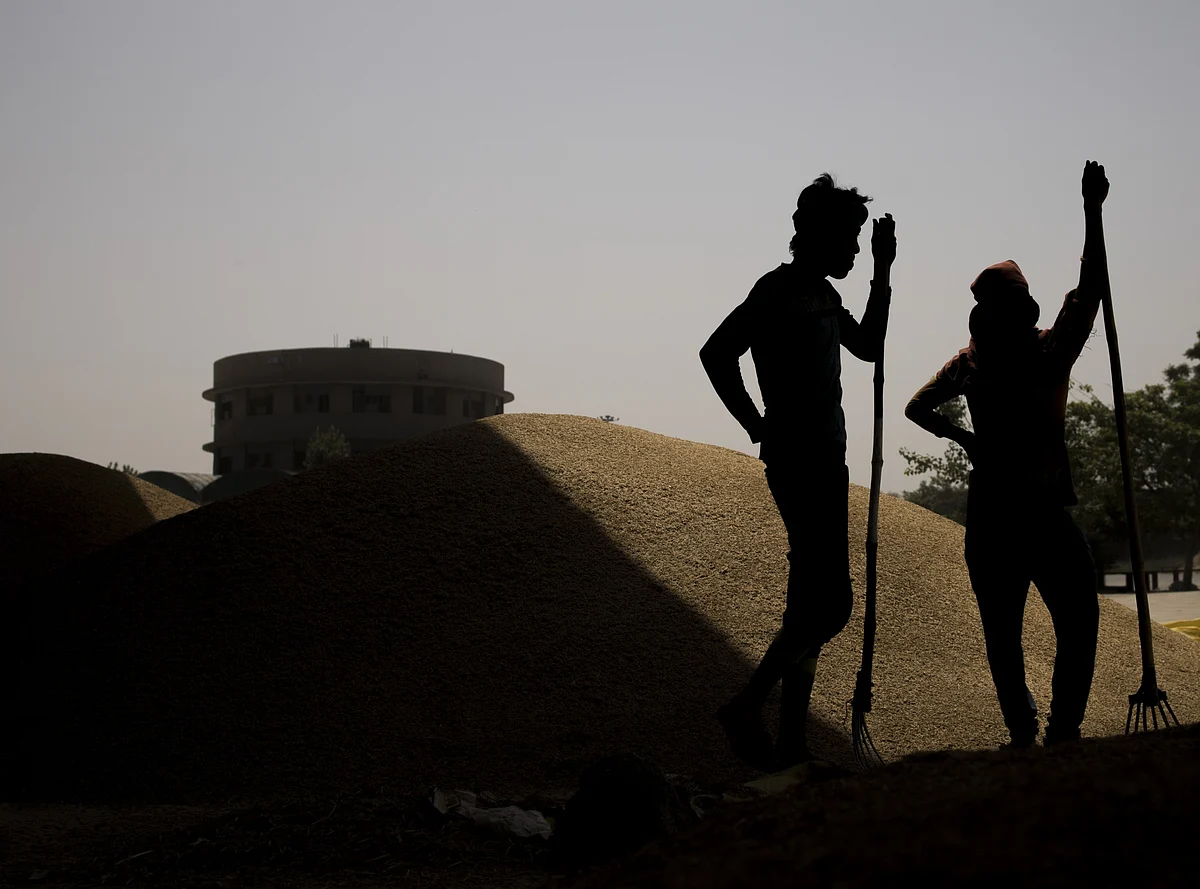 Piles of rice paddy at a wholesale market in the outskirts in Delhi.Photographer: Anindito Mukherjee/Bloomberg