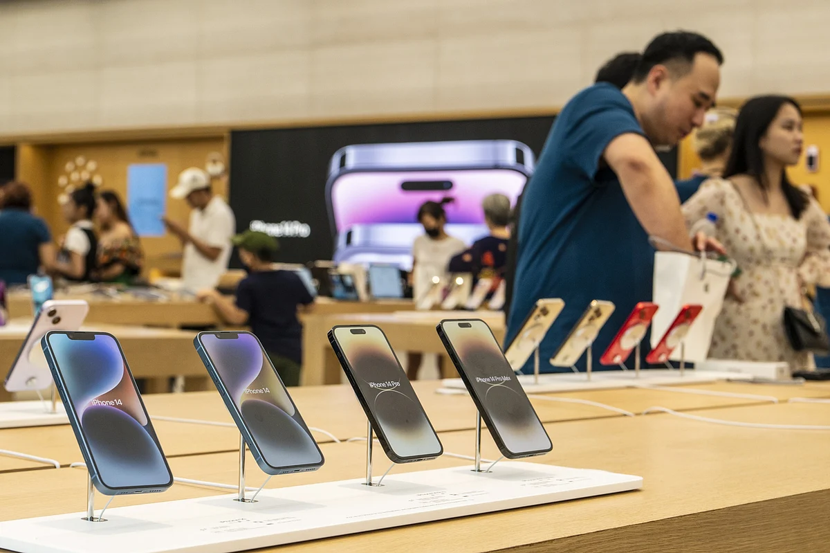 The iPhone 14 at Apple’s flagship store in Singapore.Photographer: Edwin Koo/Bloomberg