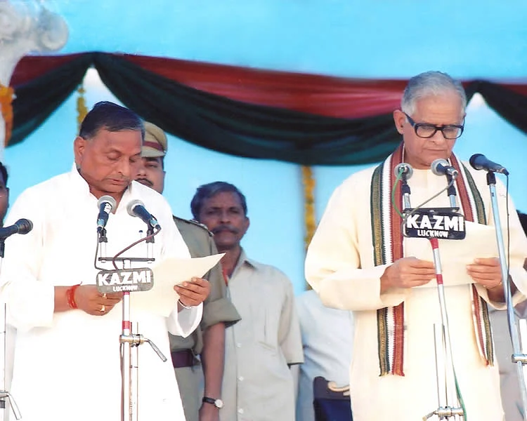 <div class="paragraphs"><p>Mulayam Singh Yadav taking oath as third time chief minister of Uttar Pradesh (2003). (Photo: Samajwadi Party website)</p></div>