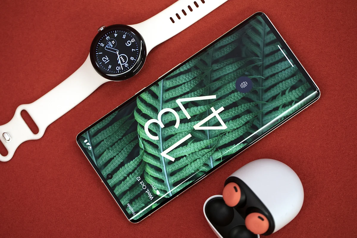 <div class="paragraphs"><p>Google Pixel Watch, Pixel 7 Pro and the Pixel Buds. Photo: Bloomberg</p></div>