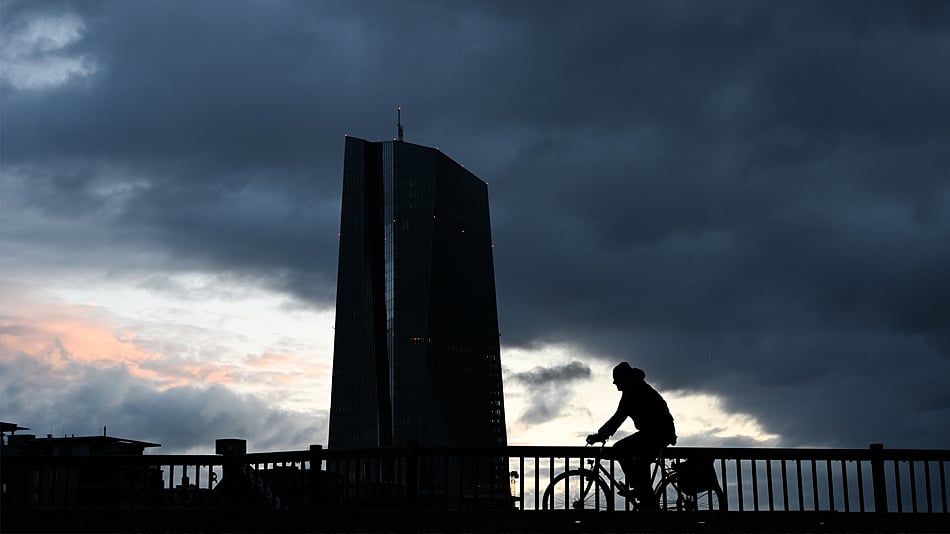 European Central Bank Governing Council member Joachim Nagel says policy makers should be cautious about deploying tools to contain the borrowing costs of weaker nations. Such measures should only be used “exceptional circumstances and under narrowly defined conditions,” according to Nagel, the Bundesbank President. Alex Weber reports on Bloomberg Television.Source: Bloomberg