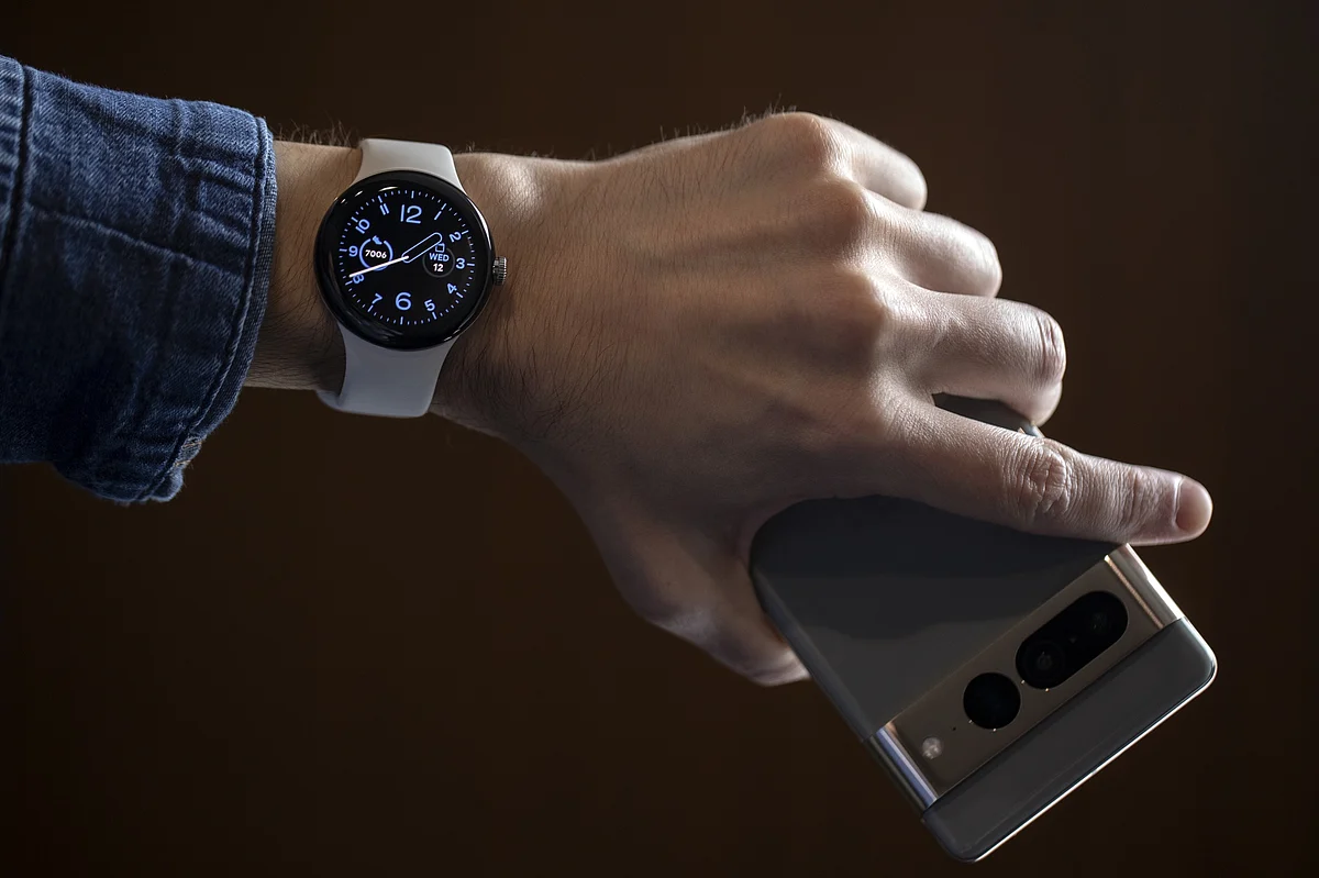 Google Pixel Watch and Pixel 7 Pro. Photographer: Takaaki Iwabu/Bloomberg