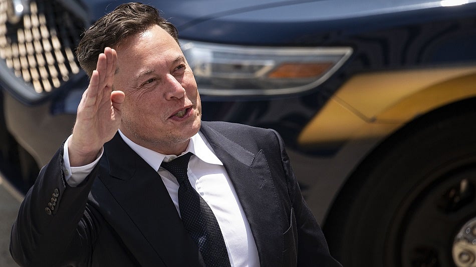 WATCH: Elon Musk is telling Twitter employees there are no plans to cut 75% of jobs. Ed Ludlow reports.Source: Bloomberg