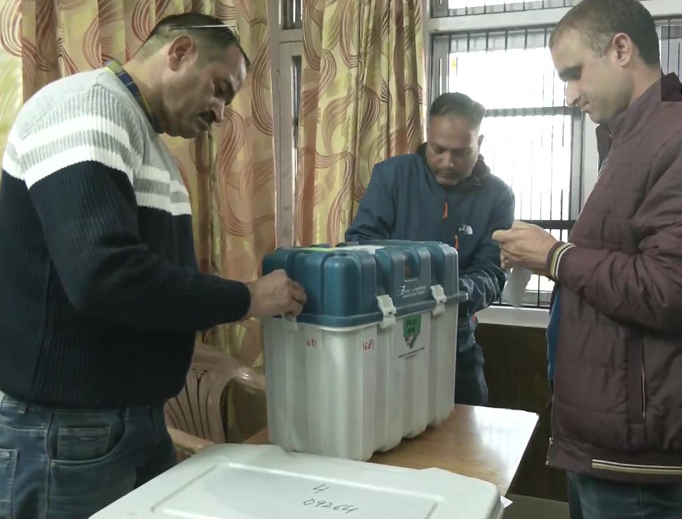 <div class="paragraphs"><p><strong>EVMs and VVPATs being sealed and secured at polling booths in Dharamshala and Shimla</strong></p></div>