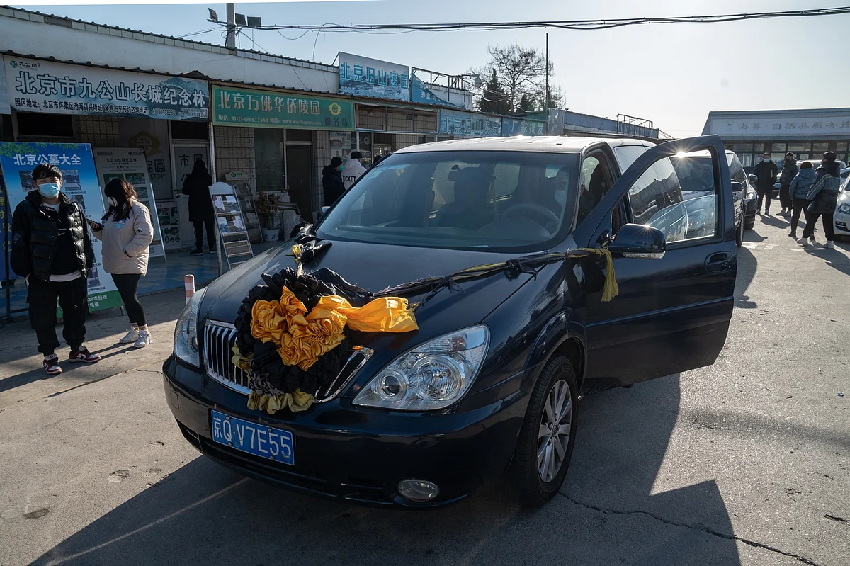 A hearse outside a crematorium in Beijing, on Dec. 19.Source: Bloomberg