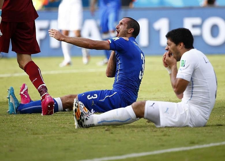 <div class="paragraphs"><p>Uruguay's Luis Suarez (R) bit Italy's Giorgio Chiellini in their 2014 FIFA World Cup match. (REUTERS/Tony Gentile)</p></div>