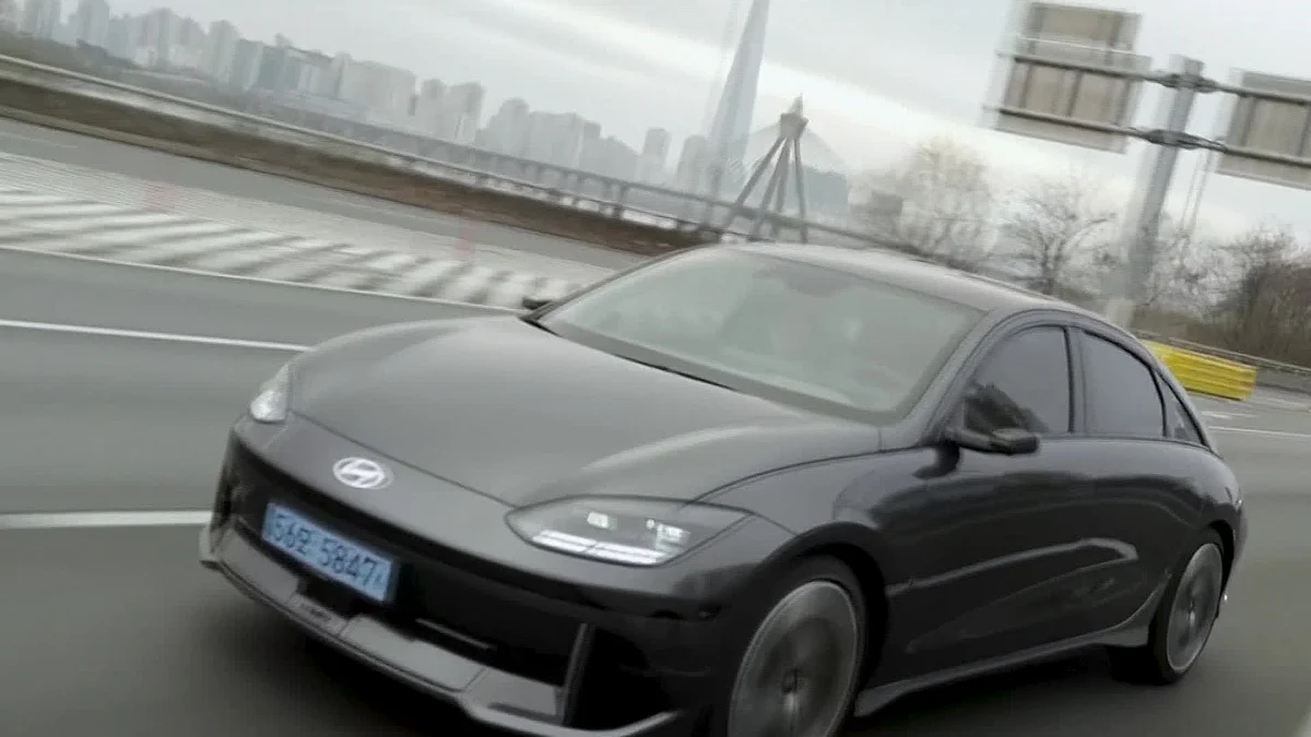 WATCH: Bloomberg’s Reed Stevenson shows us the new Ioniq 6 and speaks with Hyundai president and co-chief executive officer Jaehoon Chang.Source: Bloomberg