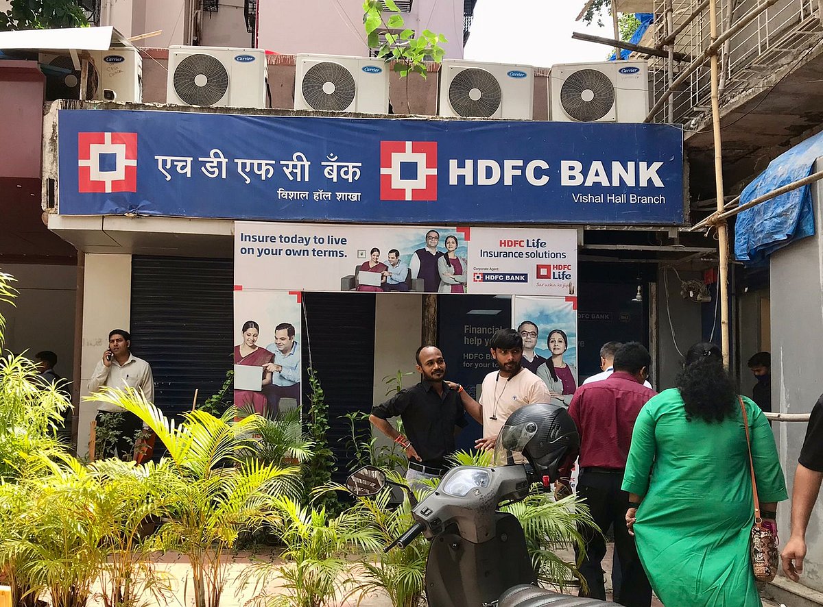 <div class="paragraphs"><p>Exterior of HDFC Bank Ltd.'s branch in Mumbai. (Photo Vijay Sartape/ BQ Prime).</p></div>
