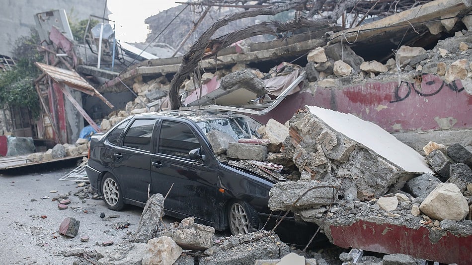 WATCH: Rescuers continue to scour the rubble in Turkey, searching the buildings brought down by Monday’s earthquakes. Simone Foxman reports.Source: Bloomberg
