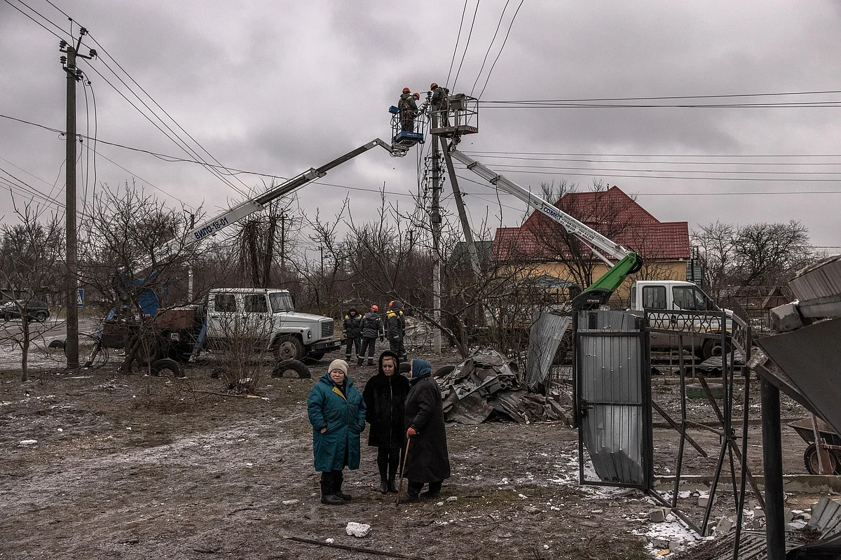 Workers repair electricity cables following Russian missile attacks near Kyiv, Ukraine, on Jan. 26.Photographer: Roman Pilipey/Getty Images