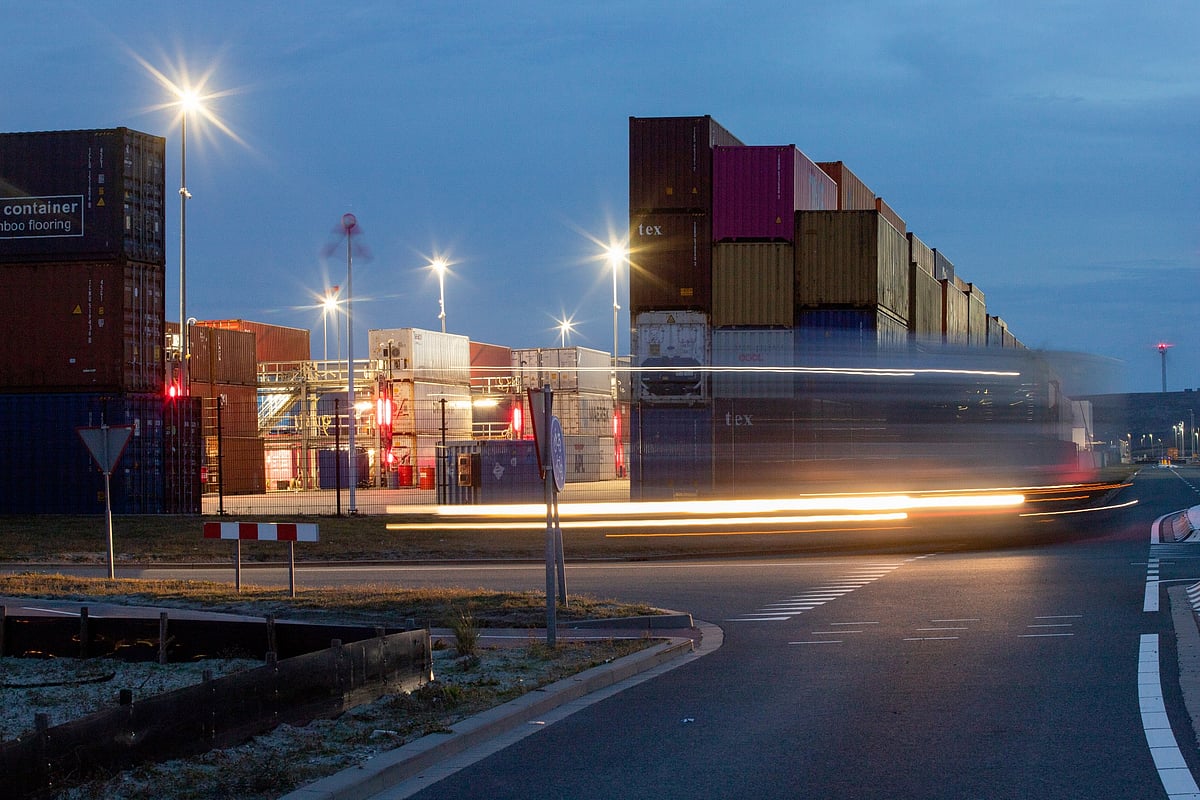 Shipping containers at the Port of Rotterdam.Photographer: Peter Boer/Bloomberg