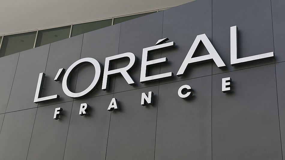 WATCH: L’Oreal SA has agreed to buy the luxury cosmetics brand Aesop for more than $2.5 billion. Manuel Baigorri reports.Source: Bloomberg