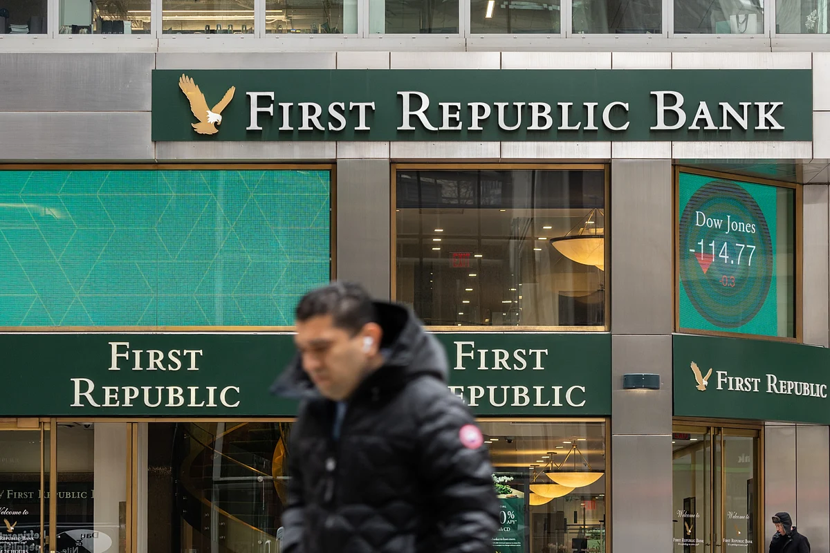 A First Republic Bank branch in New YorkPhotographer: Jeenah Moon/Bloomberg