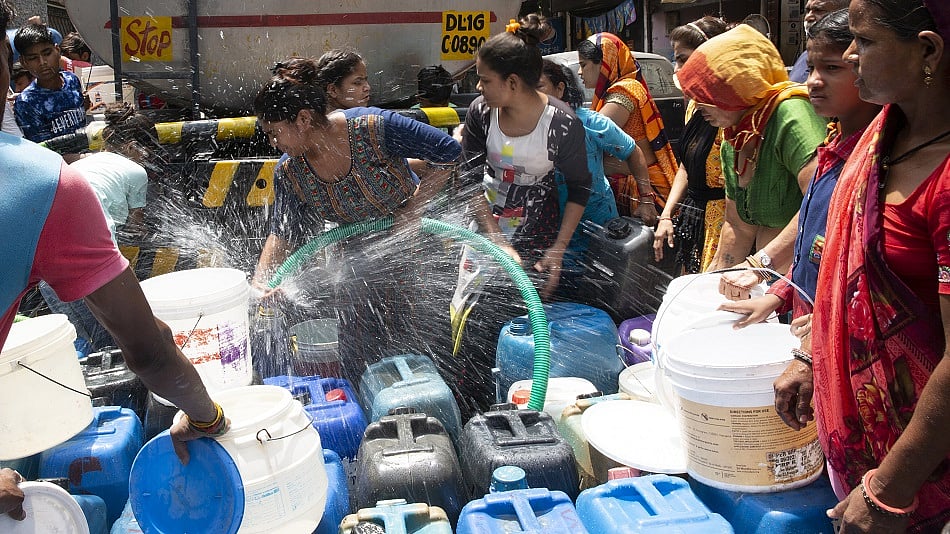 WATCH: Stock pickers in some of Asia’s key markets are being battered by a series of extreme weather events from heat waves to flooding. Bloomberg’s Chiranjivi Chakraborty reports.Source: Bloomberg