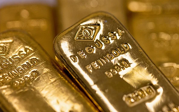 Two hundred and fifty gram gold bars arranged at Gold Investments Ltd. bullion dealers in London, U.K., on Thursday, March 17, 2022. Photographer: Bloomberg/Bloomberg