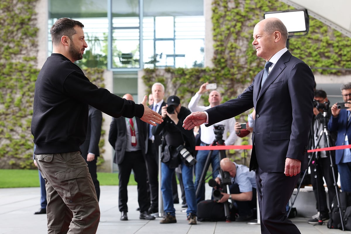 Volodymyr Zelenskiy and Olaf Scholz shake hands in Berlin. Photographer: Liesa Johannssen-Koppitz/Bloomberg