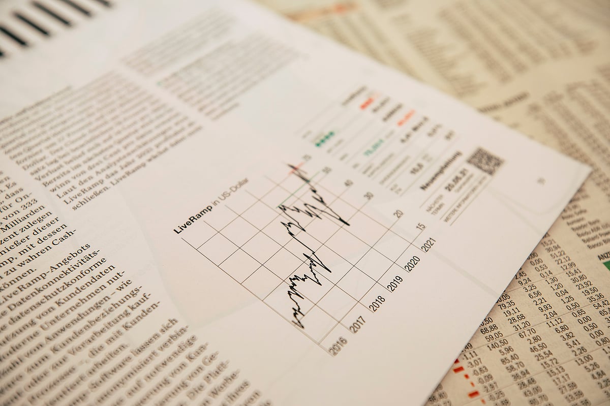 S&P 500, Dow Jones Extend Gains As AI Stocks Recover