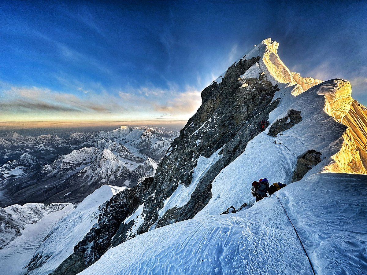 <div class="paragraphs"><p>Day break on the summit ridge of Everest on May 17. Pic/Kenton Cool Twitter</p></div>
