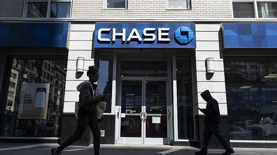 WATCH: JPMorgan may be making a fresh round of layoffs in Asia. Adam Haigh reports.Source: Bloomberg