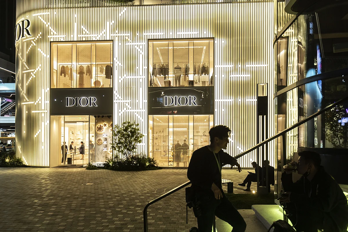 At the start of 2023, optimism was high that China would see a rapid recovery in consumer spending, fueled by revenge shopping, eating out and travel.Photographer: Qilai Shen/Bloomberg