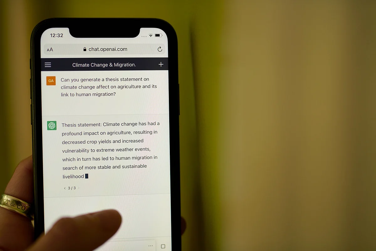 An Apple internal chatbot, dubbed by some as “Apple GPT,” bears similarities to OpenAI’s ChatGPT, pictured.Source: Bloomberg