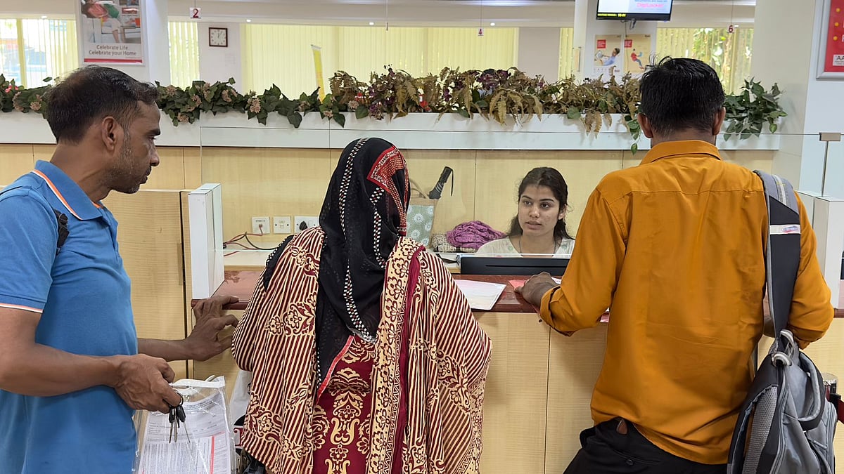 <div class="paragraphs"><p>HDFC Ltd.'s staff attending customers inside the bank. (Source Vijay Sartape/ BQ Prime)&nbsp;&nbsp;</p></div>