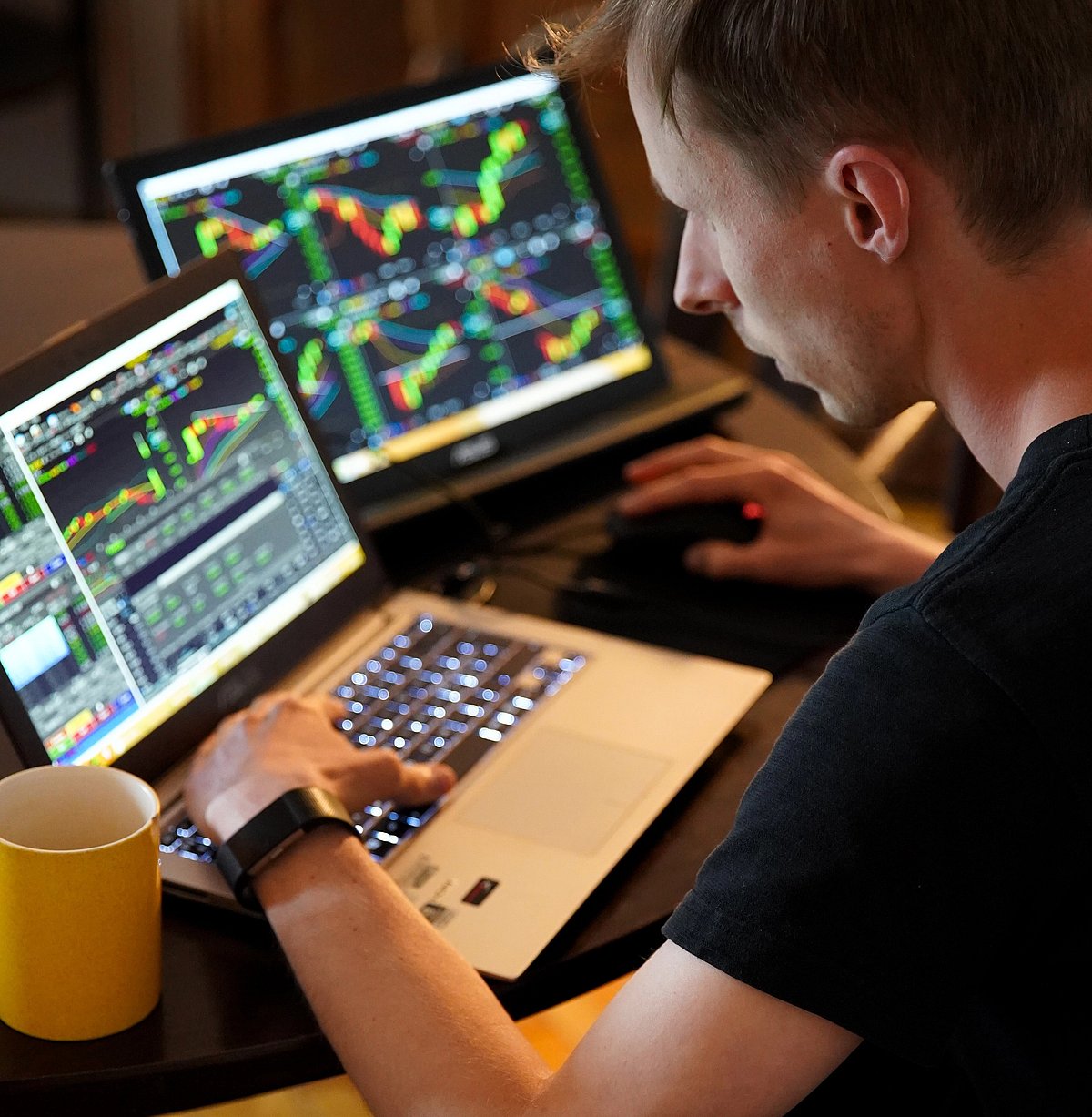 <div class="paragraphs"><p>Angel One reported total income of Rs 9.9 billion, up 19% YoY/down 18% QoQ and largely in line with the brokerage's estimate.. (Photo: Adam Nowakowski/ Source: Unsplash)</p></div>