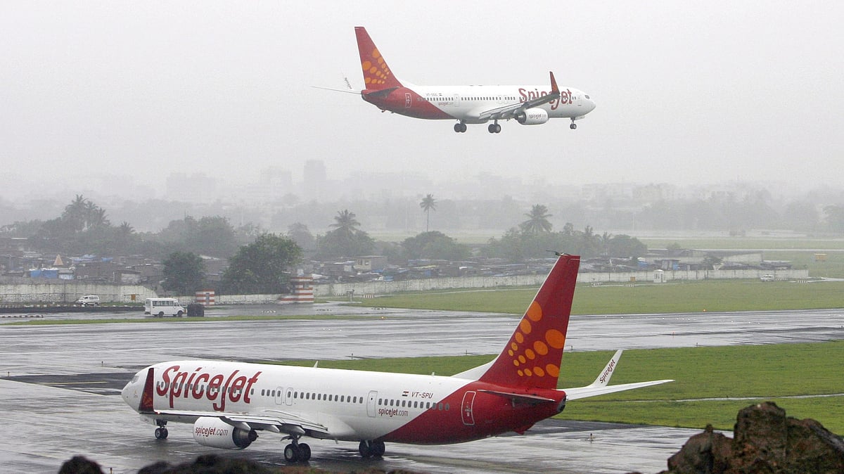<div class="paragraphs"><p>India's SpiceJet aircraft prepares for landing and take-off at the airport in Mumbai. (Photo: Punit Paranjpe/Reuters)</p></div>