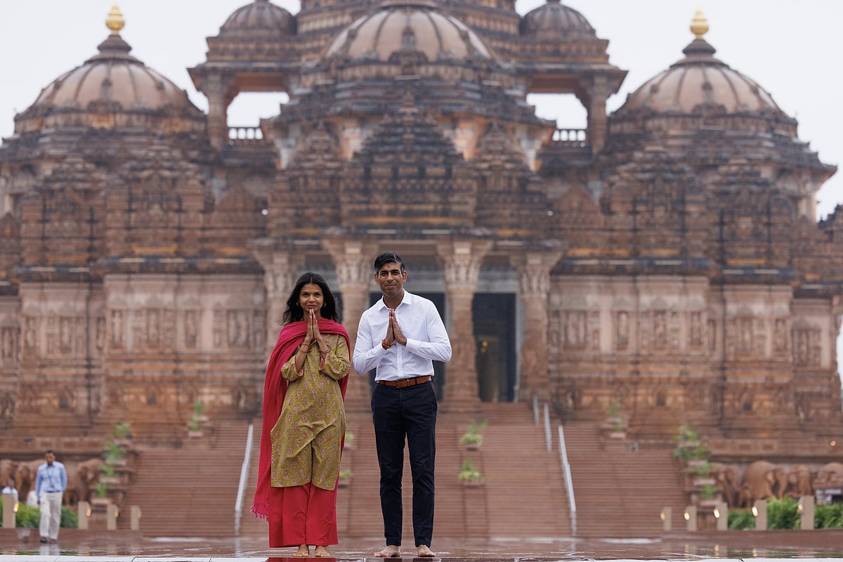 Rishi Sunak and his wife Akshata Murty visit the Akshardham Hindu Temple on Sept. 10.Photographer: Dan Kitwood/Getty Images